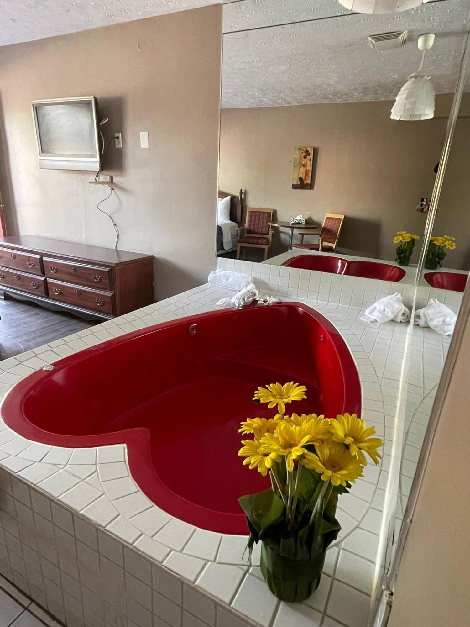 6267 Persepolis Inn Ниагара-Фолс Экстерьер фото