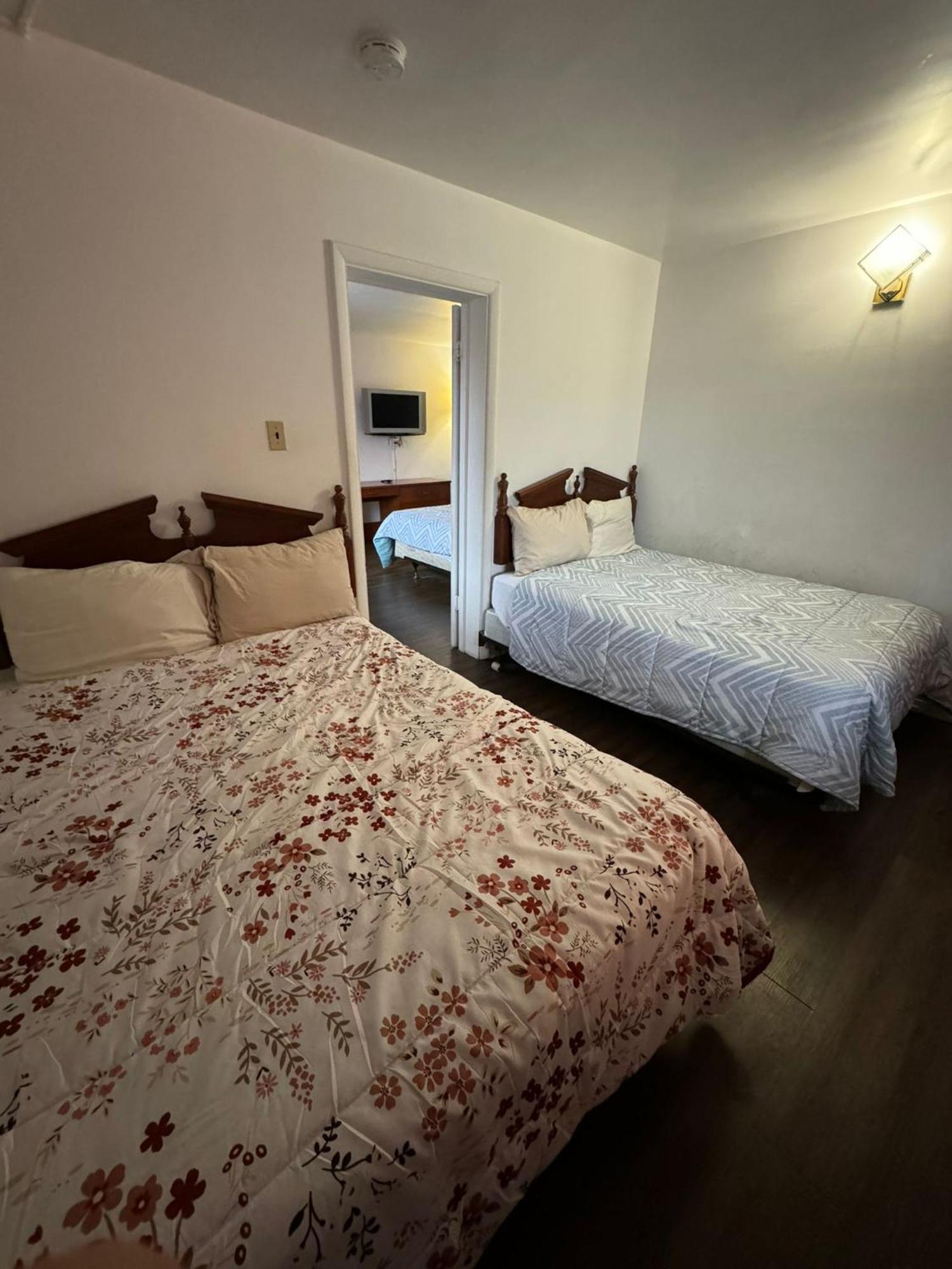 6267 Persepolis Inn Ниагара-Фолс Экстерьер фото